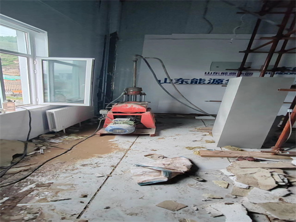 通川地基基础下沉墙体裂缝加固注浆顶升施工